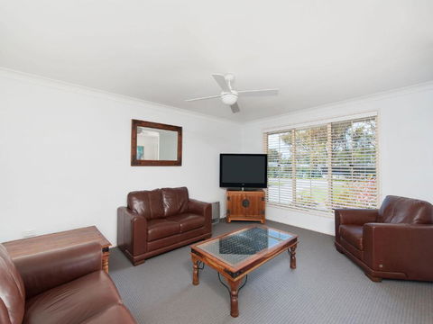 Fingal Waves At Fingal Bay NSW - Accommodation Tasmania 2