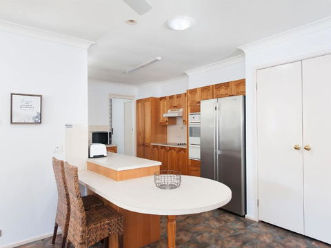 Fingal Waves At Fingal Bay NSW - Accommodation Tasmania 3