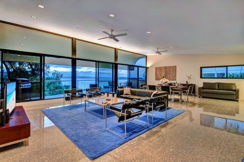 Waves 3 Luxury 3 Bedroom - Accommodation Tasmania 1