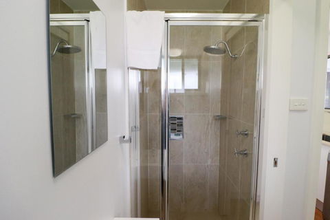 Bluewater Executive Villa In Raffertys Resort - Accommodation Tasmania 4