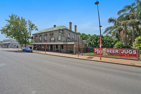Imperial Hotel Singleton - Accommodation Tasmania 2