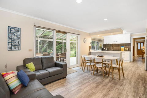 Hilltop Beach House: Newly Updated - Accommodation Tasmania 3