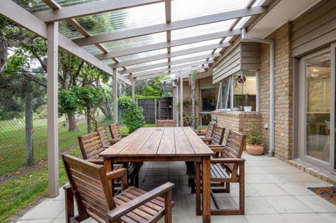 Hilltop Beach House: Newly Updated - Accommodation Tasmania 6