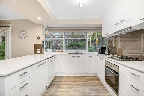 Hilltop Beach House: Newly Updated - Accommodation Tasmania 1