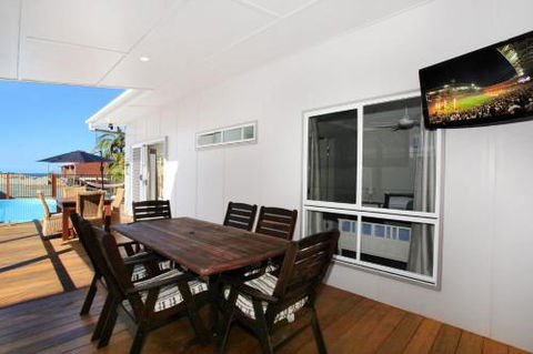 BEACH SHOPS & FABULOUS VACATION HOME! - Accommodation Tasmania 1