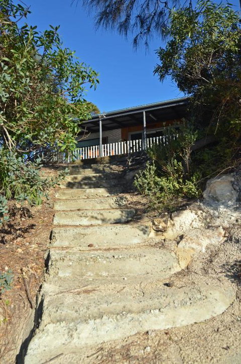 CDC 625 Beach House Incl.rear 2BR Studio - Accommodation Tasmania 2