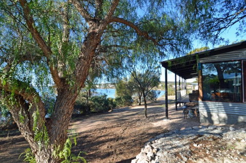 CDC 625 Beach House Incl.rear 2BR Studio - Accommodation Tasmania 3