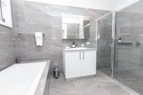 Wagga Apartments 2 - Accommodation Tasmania 4