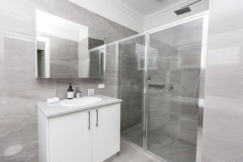 Wagga Apartments 4 - Accommodation Tasmania 0