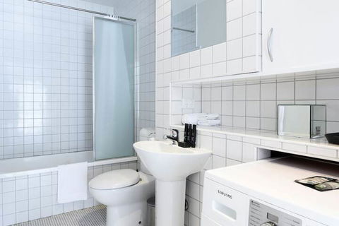 OLIVER Laneway Art Fed Square & Top Restaurants - Accommodation Tasmania 6