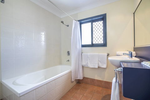 Atherton Hotel - Accommodation Tasmania 6