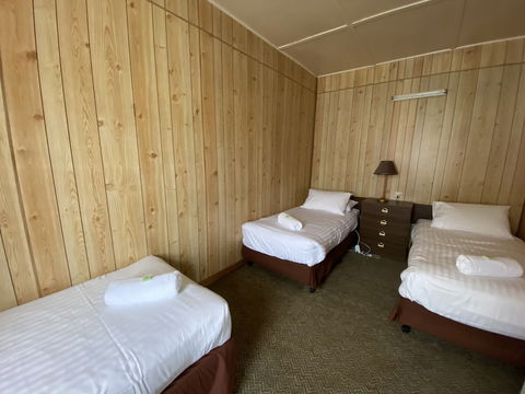 Mountain View Motel Queenstown - Accommodation Tasmania 5