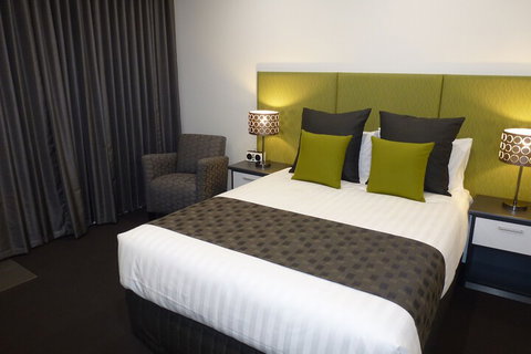 Golden Chain Tower Motor Inn - Accommodation Tasmania 3