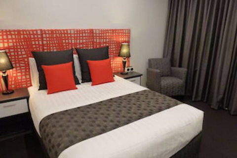 Golden Chain Tower Motor Inn - Accommodation Tasmania 0