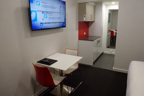Golden Chain Tower Motor Inn - Accommodation Tasmania 4