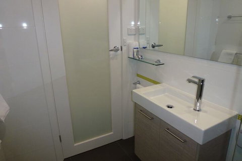 Golden Chain Tower Motor Inn - Accommodation Tasmania 7