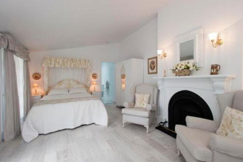 White Dove Cottage Bed & Breakfast - Accommodation Tasmania 0
