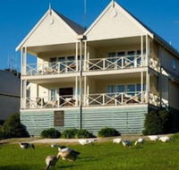 Lakeside Suites 1 - Accommodation Tasmania