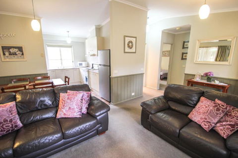 Silver Birches Holiday Unit 6 - Accommodation Tasmania 2