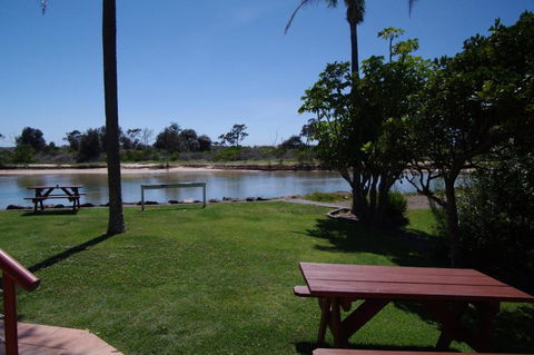 Beachfront 1 25 Willow Street - Accommodation Tasmania 4