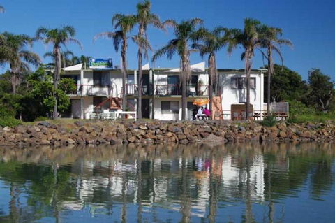 Beachfront 1 25 Willow Street - Accommodation Tasmania 3