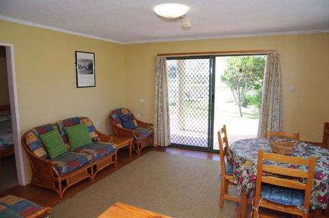 Beachfront 1 25 Willow Street - Accommodation Tasmania 2