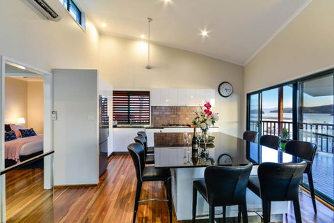NEWLY BEAUTFULLY RENOVATED 16 The Casuarina 3 Bedroom House With 180 Degree Ocean Views - Accommodation Tasmania 5