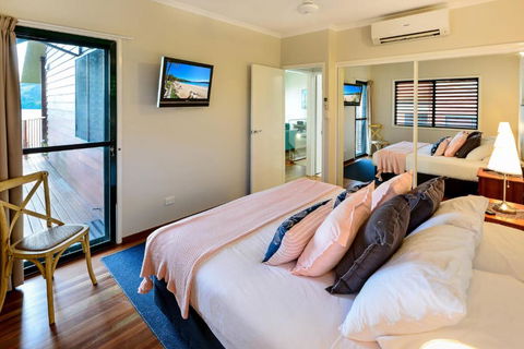 NEWLY BEAUTFULLY RENOVATED 16 The Casuarina 3 Bedroom House With 180 Degree Ocean Views - Accommodation Tasmania 1