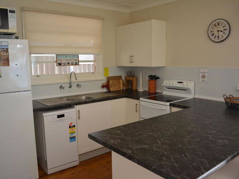 Wanda Magic 19 Randall Drive Beautiful Water Front House - Accommodation Tasmania 5