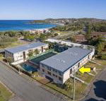 2 The Dunes 38 Marine Drive pool tennis court  so close to the beach - Accommodation Tasmania