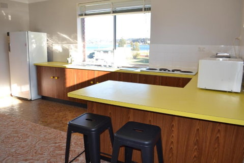 Apartment With Sweeping View Of The Bay 2 Bedrooms Sleeps 5 - Accommodation Tasmania 3