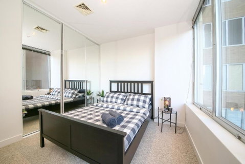 A Spacious & Central 2BR Apt Near Flinders Station - Accommodation Tasmania 5