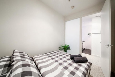 A Spacious & Central 2BR Apt Near Flinders Station - Accommodation Tasmania 1