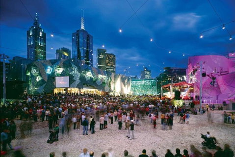 A Spacious & Central 2BR Apt Near Flinders Station - Accommodation Tasmania 2