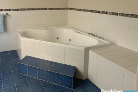 Endeavour 6 - Accommodation Tasmania 4