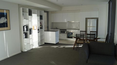 Canberra CBD Metropolitan - Accommodation Tasmania 2