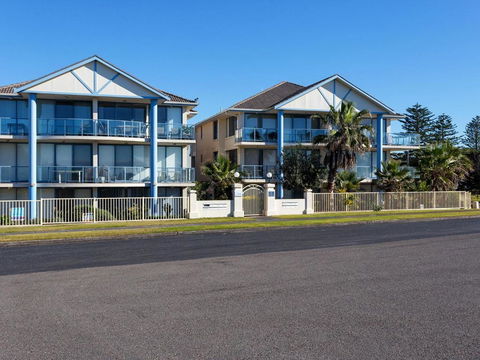 Across The Road From The Beach! - Accommodation Tasmania 5