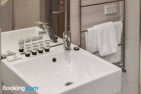 Heart Of Sandringham Apartment By Ready Set Host - Accommodation Tasmania 6