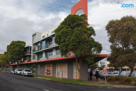Heart Of Sandringham Apartment By Ready Set Host - Accommodation Tasmania 2