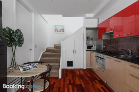 Heart Of Sandringham Apartment By Ready Set Host - Accommodation Tasmania 3