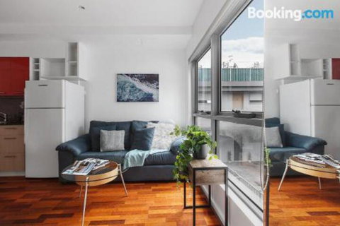 Heart Of Sandringham Apartment By Ready Set Host - Accommodation Tasmania 1