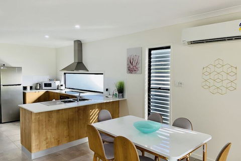 WHITSUNDAY Spacious & Comfortable Moments From Picturesque Boardwalk - Accommodation Tasmania 6