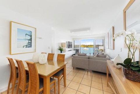 Apartment 5 Commodore - Accommodation Tasmania 3