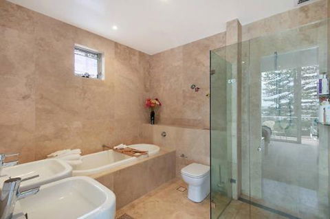 Oceanfront Penthouse Stylish & Luxurious. - Accommodation Tasmania 2