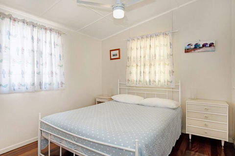 Close To Water Restaurants & Clubs Toorbul St. Bongaree - Accommodation Tasmania 5