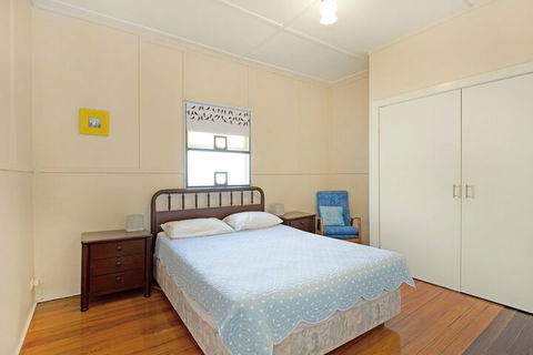 Close To Water Restaurants & Clubs Toorbul St. Bongaree - Accommodation Tasmania 2
