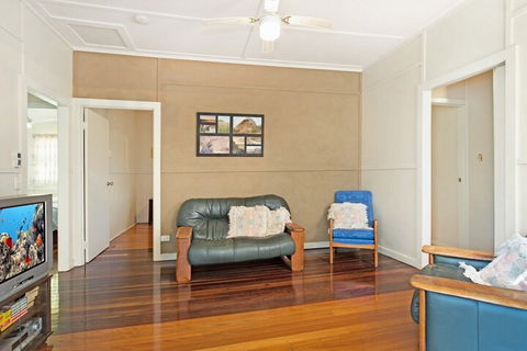 Close To Water Restaurants & Clubs Toorbul St. Bongaree - Accommodation Tasmania 3