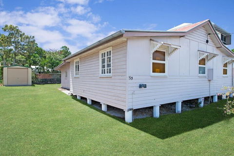 Close To Water Restaurants & Clubs Toorbul St. Bongaree - Accommodation Tasmania 0