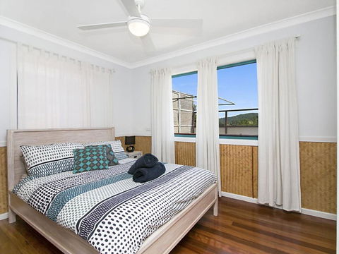 WHITE WAVES 6 OCEAN VIEWS FROM BEACHFRONT BALCONY - Accommodation Tasmania 3