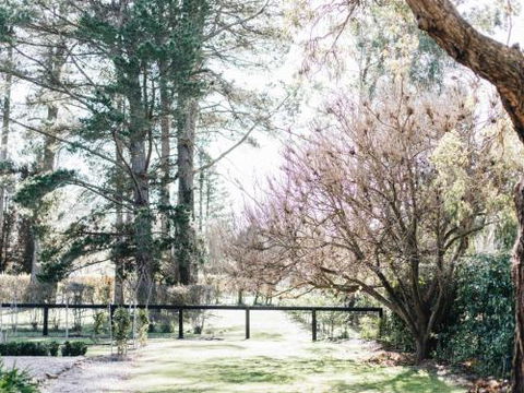 KIRRIEMUIR Burradoo Southern Highlands 4pm Check Out Sunday - Accommodation Tasmania 1